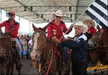 Comitiva Fivela de Ouro de Colômbia é premiada na Cavalgada da Expo Frutal. - Foto: Divulgação