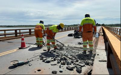 Empresa iniciou, nesta segunda-feira, a substituição das juntas de dilatação da ponte
