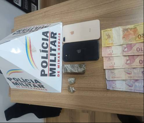 PM apreende droga e conduz dois suspeitos à delegacia em Planura